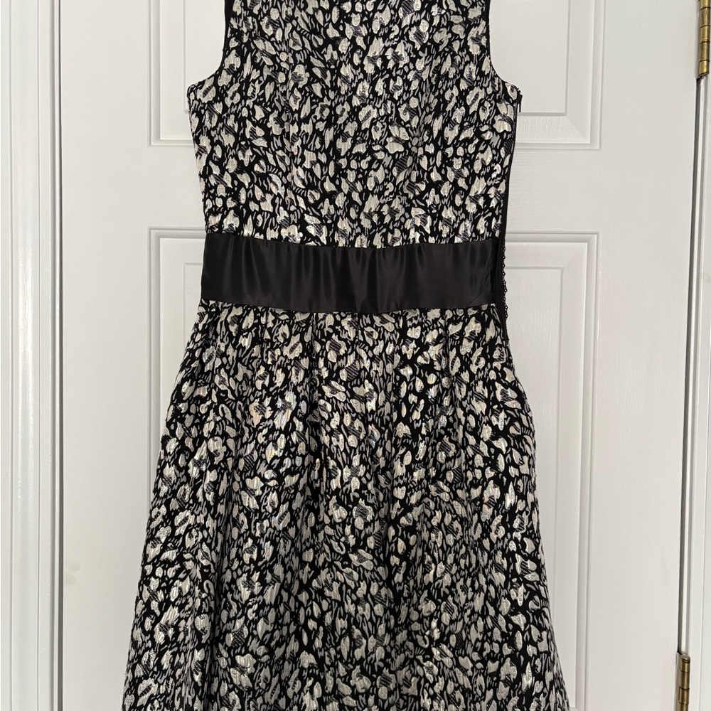 Black and White Floral Party Dress with Satin Waistband and Satin Threads